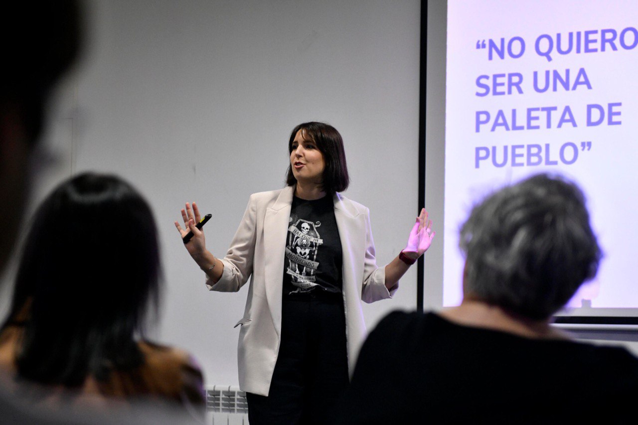 Yolanda Iglesias, charlas de divulgación en psicología y desarrollo personal